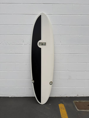 JEFF MCCALLUM X skeNGkwerks – Atacama Surf Shop