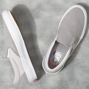 Open image in slideshow, SKATE SLIP-ON CLOUD
